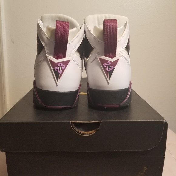 Retro 7s - Picture 3 of 6